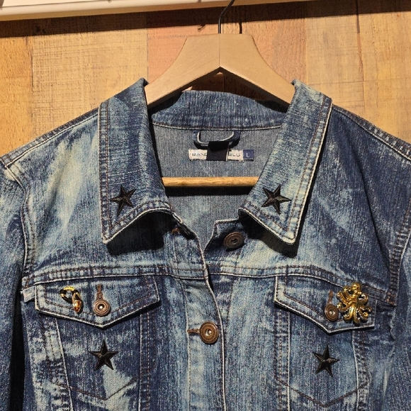 Upcycled Skull And Stars Denim Jean Jacket With Brooches - Picture 8 of 11